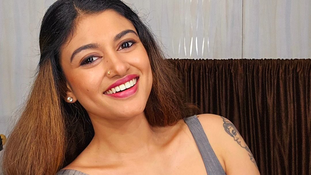 oviya latest viral video: